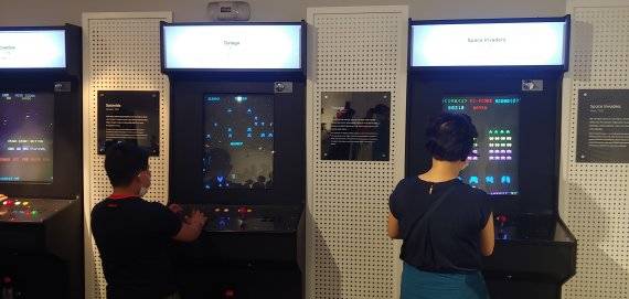 과거 전자오락실에서 즐겼던 게임들을 직접 체험해 볼 수 있다. 사진=김만기 기자