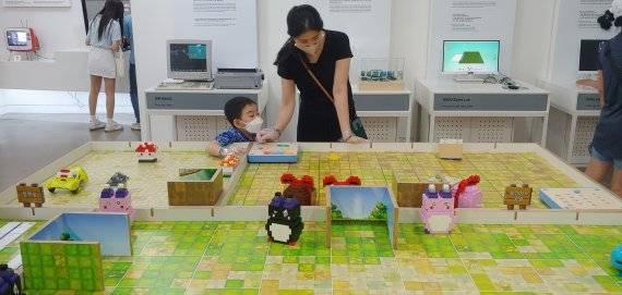 모든 연령이 쉽고 재미있게 오조봇, 스페로, 큐베토, 대쉬 등 코딩 로봇과 블록 코딩을 경험해볼 수 있다. 사진=김만기 기자
