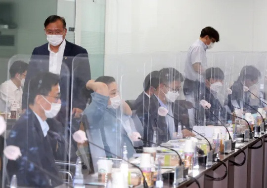 Kang Do-tae, second vice minister of health and welfare speaks at the 19th Health Insurance Policy Deliberation Committee at the Kukje Electronic Center in Seocho-gu, Seoul on August 26. Courtesy of the Ministry of Health and Welfare