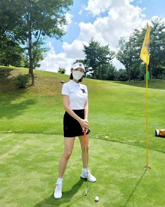 On the 27th, Hyeolim posted a picture on his instagram with an article entitled Thank you for taking care of my things when you come to the Golf.In the outdoor Golf chapter, Hyeolim released a photo of him enjoying Golf with patches on both cheeks; adding points with a black skirt to his white-fitting Golf suit.Hyeolim added, My skin is precious.I promised to go to Golf Date with Father later, he said.Meanwhile, Hyeolim, who joined the group Wonder Girls in 2010, withdrew in February 2017; in 2020, she married her boyfriend Shin Min-chul, who she dated for seven years.Photo: Hyeolim Instagram