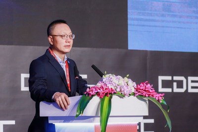 Perfect World CEO Dr. Robert H. Xiao delivers a keynote speech in CDEC on July 29. (PRNewsfoto/Perfect World)