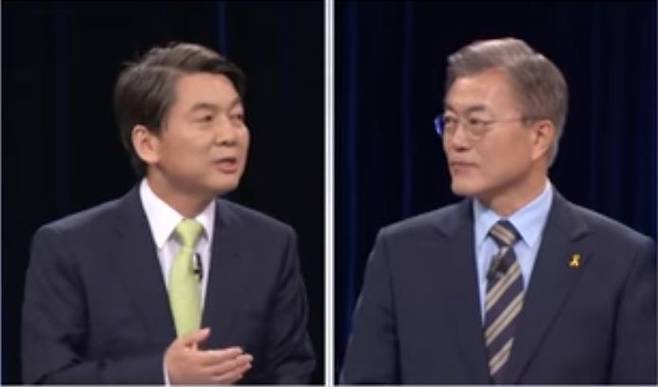 2017년 대선 후보 TV토론 장면. 왼쪽은 안철수 국민의당 당시 후보, 오른쪽은 문재인 더불어민주당 후보다. /중앙선거방송토론위원회·KBS