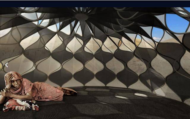 특수 섬유로 제작된 '위빙홈' 내부로 빛이 충분히 들어오며, 이 섬유는 낮 동안 흡수한 태양에너지를 활용해 저녁에 텐트 내에 전기를 공급하는 역할을 한다. 아비르 자이칼리 홈페이지 캡처