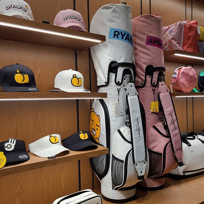 Golf bags and golf caps designed with Kakao friend’s characters are displayed on the shelves of the equipment shop of Kakao VX‘s “Friend‘s Screen” screen golf zone in Pangyo, Gyeonggi Province. (The Korea Herald/Kang Jae-eun)