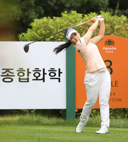 2021년 한국여자프로골프(KLPGA) 투어 메이저 대회인 한화클래식 우승을 차지한 이다연 프로가 4라운드에서 경기하는 모습이다. 사진제공=KLPGA