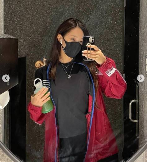 Hyomin from T-ara also captivated Eye-catching, revealing her stylish charm in gym.Hyomin said on his Instagram on the 29th, Yesterday, I led a sinful ship to the Friends and entered the camp... But the exercise...?# H and Friends and posted several photos taken by gym.The photo shows Hyomin sitting on a gym wearing a gym suit or taking a variety of poses and taking a mirror selfie.Hyomin, which is slim and full of health, reveals the stylishness and pure beauty that stand out in gym and induces admiration.Meanwhile, Hyomin, who made his debut as a girl group T-ara in 2009, recently met fans as a host of the lifetime channel Beauty Time.