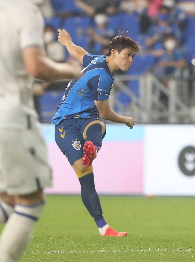 K리그1에서 미친 왼발을 선보이고 있는 울산 이동경. [연합뉴스]