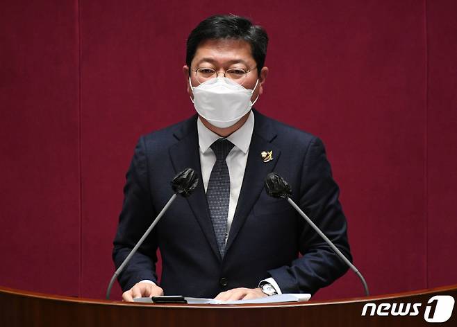 (서울=뉴스1) 구윤성 기자 = 21일 오후 서울 여의도 국회에서 열린 제386회 국회(임시회) 제3차 본회의 교육·사회·문화분야 대정부 질문에서 김승원 더불어민주당 의원이 발언하고 있다. 2021.4.21/뉴스1