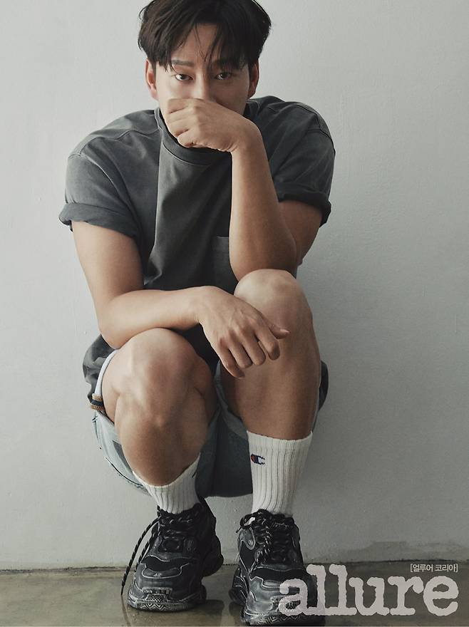 더쿠 - 이현욱, 한국의 제임스 딘 연상케하는 비주얼