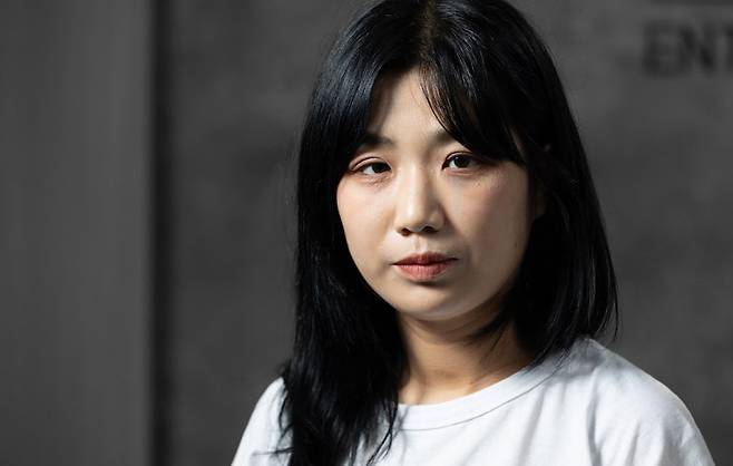 이달 초 두 번째 호러송인 ‘창귀’를 발표한 안예은은 데뷔 이후 가장 바쁜 하루를 보내고 있다. 우철훈 선임기자