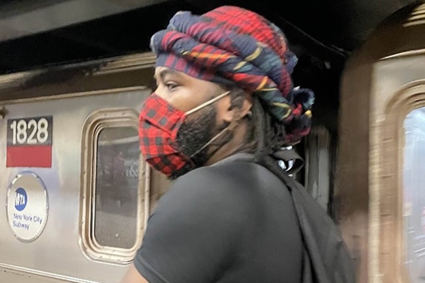 1일 abc7은 뉴욕 맨해튼 지하철 객차 안에서 아시아계 여대생을 상대로 한 성범죄가 발생해 뉴욕시경(NYPD)이 수사에 나섰다고 보도했다.