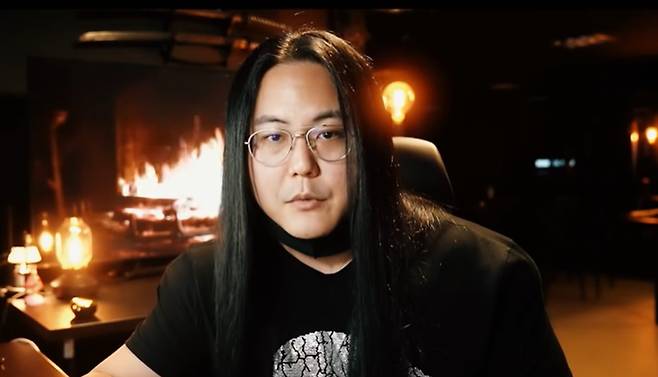 ▲ 최일환(37·일명 크로커다일)씨는 고 박원순 서울시장 등 정치권과 유착관계인 신대철씨가 음악시장에서 특혜를 보고 있다고 주장한다. 사진=유튜브 크로커다일 남자훈련소