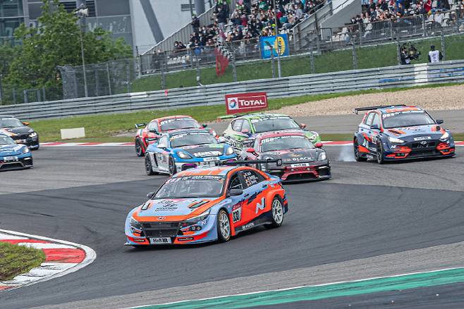 뉘르부르크링 24시 내구레이스와 WTCR에 출전한 현대차 고성능 모델 [사진 출처=현대차]