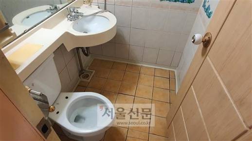 깨끗이 청소된 A씨 집의 화장실. 손지민 기자 sjm@seoul.co.kr