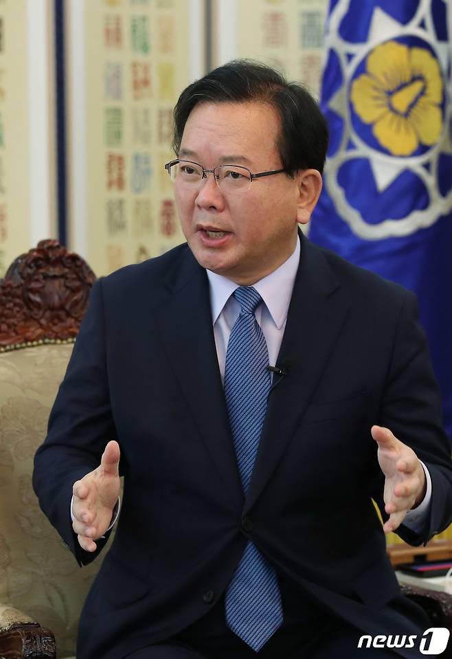 김부겸 국무총리가 3일 서울 종로구 정부서울청사 접견실에서 뉴스1과 인터뷰를 하고 있다. 2021.9.3/뉴스1 © News1 박정호 기자