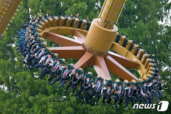 (평양 노동신문=뉴스1) = 북한 청년절(8월28일) 경축 행사 참가자들이 평양에 머물면서 여러 정치문화사업에 참여했다고 노동신문이 보도했다. [국내에서만 사용가능. 재배포 금지. DB 금지. For Use Only in the Republic of Korea. Redistribution Prohibited] rodongphoto@news1.kr