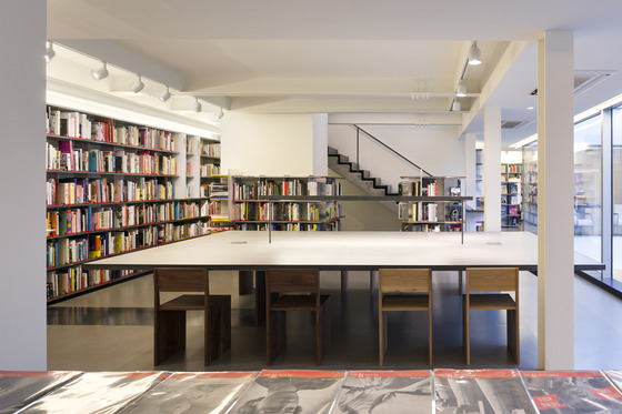 The Hyundai Card Design Library in Jongno District, central Seoul, has thousands of rare design books. [ONE O ONE ARCHITECTS]