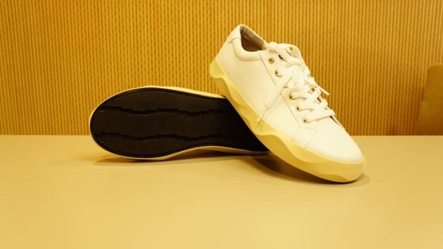 트레드앤그루브(treadngroove)가 만든 운동화.