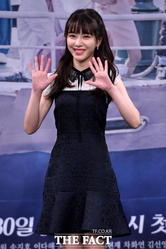 걸그룹 AOA 출신 배우 권민아가 누리꾼과 설전을 벌이다 또 한 번 AOA로 함께 활동했던 신지민에 대한 확인되지 않은 폭로를 이어갔다. /더팩트 DB