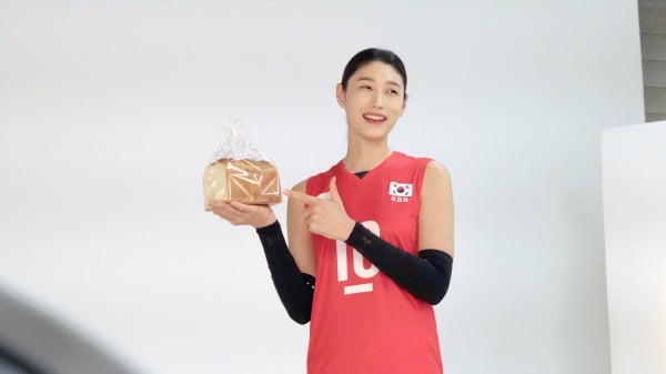 '식빵언니'라는 애칭으로 사랑받고 있는 김연경은 최근 SPC의 식빵 모델로 발탁됐다. SPC제공