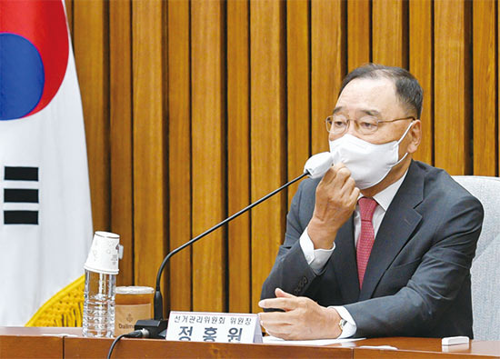 정홍원 국민의힘 대선 후보 경선 선거관리위원장이 지난 9월 1일 서울 여의도 국회에서 열린 선관위회의에서 발언하고 있다. <연합뉴스>