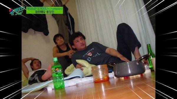 ‘황조지’의 2003년 여행기를 담은 사진. 조승우·지진희·황정민(왼쪽부터)의 편안한 모습이 이채롭다. 사진출처|tvN 방송 화면 캡처