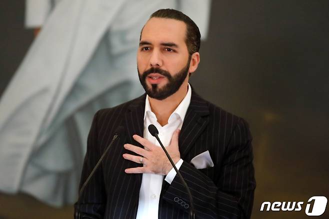 나이브 부켈레 엘살바도르 대통령이 6일 기자회견을 하고 있다. © 로이터=뉴스1 © News1 박형기 기자