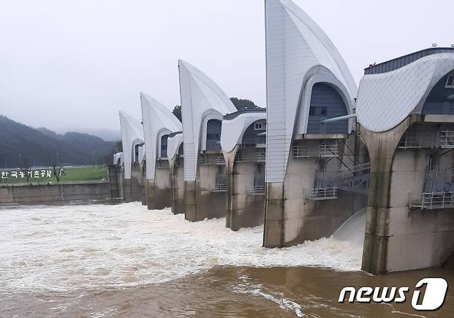 저수지 방류 (사진은 기사 내용과 무관함) © 뉴스1