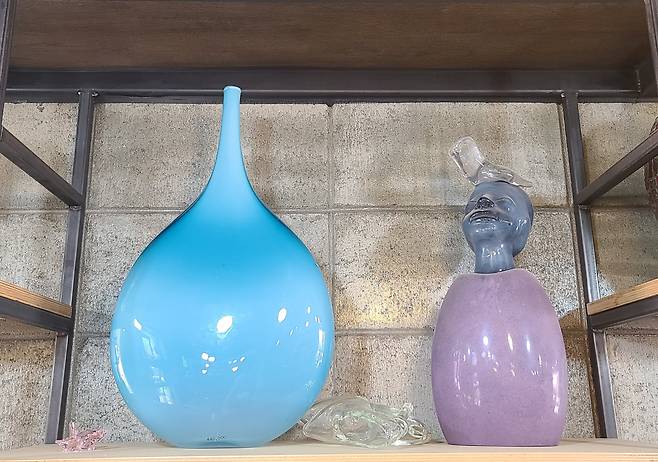 플럭스 박형진 작가가 유리 공예로 만들어낸 도자기 같은 작품