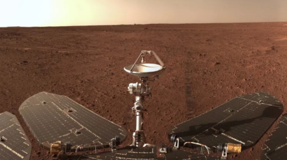 중국국가항천국의 화성 탐사로버 ‘주룽’이 화성 남부 유토피아 평원에서 촬영한 파노라마 사진 일부. 사진=CNSA