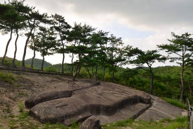 운주사 능선의 와불. 2017년 3월 유네스코 세계유산 잠정목록에 최종 등재됐다.
