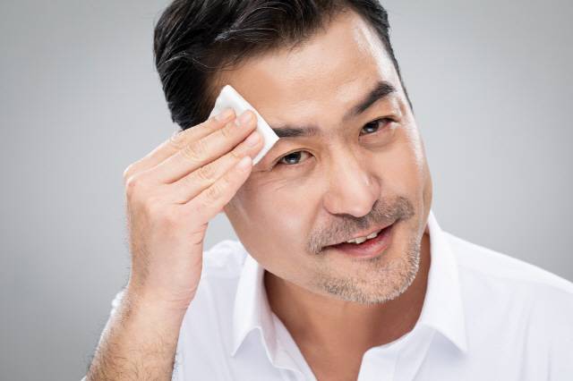 기름종이는 하루 2~3회 정도 사용하는 게 적당하다./사진=클립아트코리아