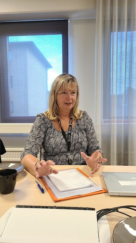 지난 1일 스웨덴 예테보리에 있는 성평등에이전시 사무실에서 안나 콜린스파크 수석이 스웨덴의 성평등 정책을 소개하고 있다. 예테보리=정지혜 기자