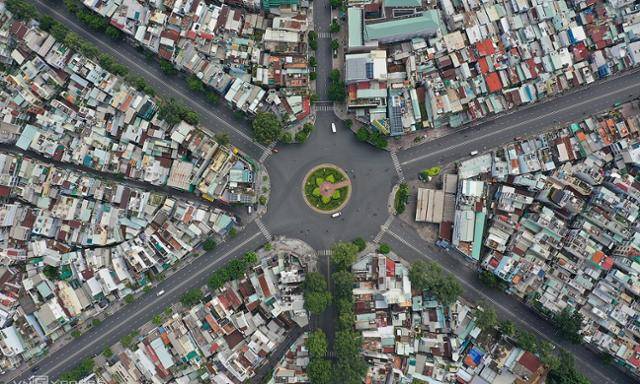 지난달 23일 베트남 군병력 통제가 시작된 호찌민의 도심이 텅 비어 있다. VN익스프레스 캡처