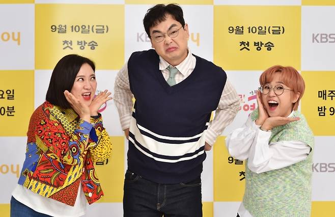 KBS Joy ‘국민 영수증’으로 호흡을 맞추는 방송인 김숙, 박영진, 송은이(왼쪽부터). KBS Joy ‘국민 영수증’ 제공