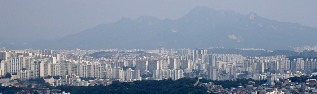 9일 서울 남산에서 바라본 아파트와 빌라의 모습. 뉴시스