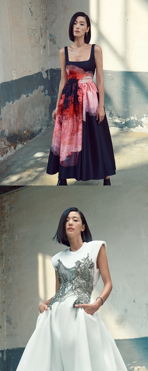 A pictorial image of actor Jun Ji-hyun has been released.In the public image, Jun Ji-hyun matches Chelsea boots with a black polyfail material dress printed with a trembling anemone, and creates an intense atmosphere with an ox-blue curve bag on a print T-shirt and skirt.In addition, the rich white skirt, which contrasts the open neckline with the biker jacket, adds a chic mood with soft ivory and black combination curve bags and cat eye sunglasses.In addition, the silver twig leaf embroidery has produced an elegant mood that can not be encountered in a cut that matches the skirt in the long white jersey T-shirt.Especially, the elegant paper flower print dress was worn with a clean soft ivory curve bag to maximize his delicate atmosphere.Meanwhile, Jun Ji-hyun will come back to Jirisan and meet with the public.