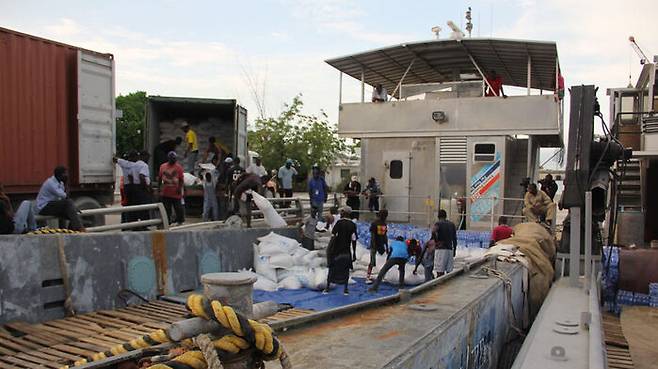 지난 2016년 촬영된 WFP 구호 물품(식량 등)을 아이티의 항구에 하역하는 모습 (사진=WFP 제공)