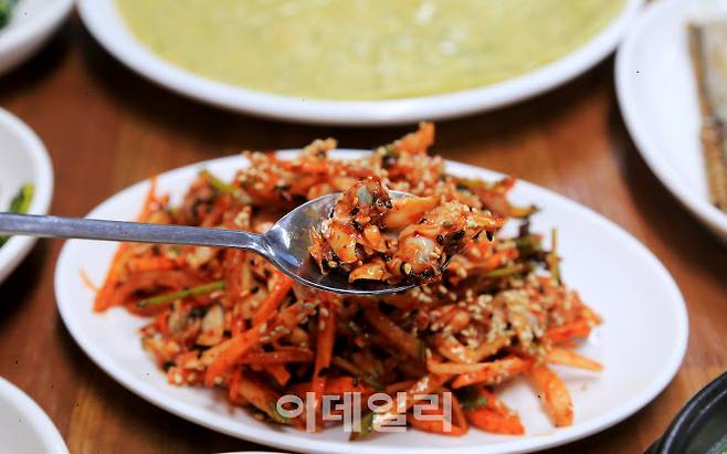 전북 고창의 모꼬지바지락식당의 바지락초무침