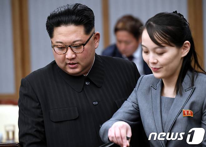 김정은 국무위원장과 김여정 부부장.2018.4.27/뉴스1 © News1 한국공동사진기자단