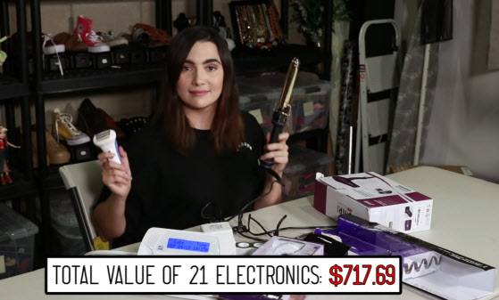 구독자 900만명의 미국 유튜버 ‘사피야 니가드’가 리퀴디티서비스 언박싱을 하고 있다(사진=유튜브 갈무리)