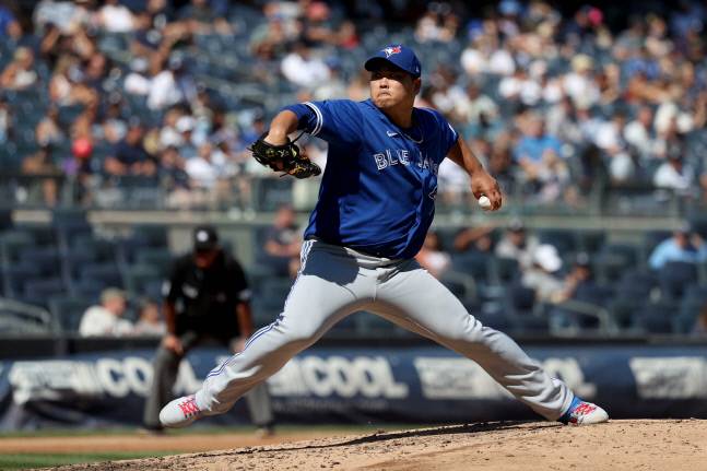 토론토 선발투수 류현진이 지난 7일(한국시간) 미국 뉴욕 브롱스 양키스타디움에서 열린 뉴욕 양키스와 원정경기에서 공을 던지고 있다. 뉴욕 | AFP연합뉴스