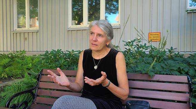 지난 8월 31일 예테보리대학교 캠퍼스 앞에서 벵네루드 교수가 세계일보와 인터뷰하고 있다.&nbsp;