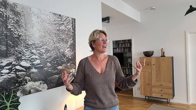 린다 릴 말뫼대 교수가 자신의 집에서 세계일보와 인터뷰하고 있다.