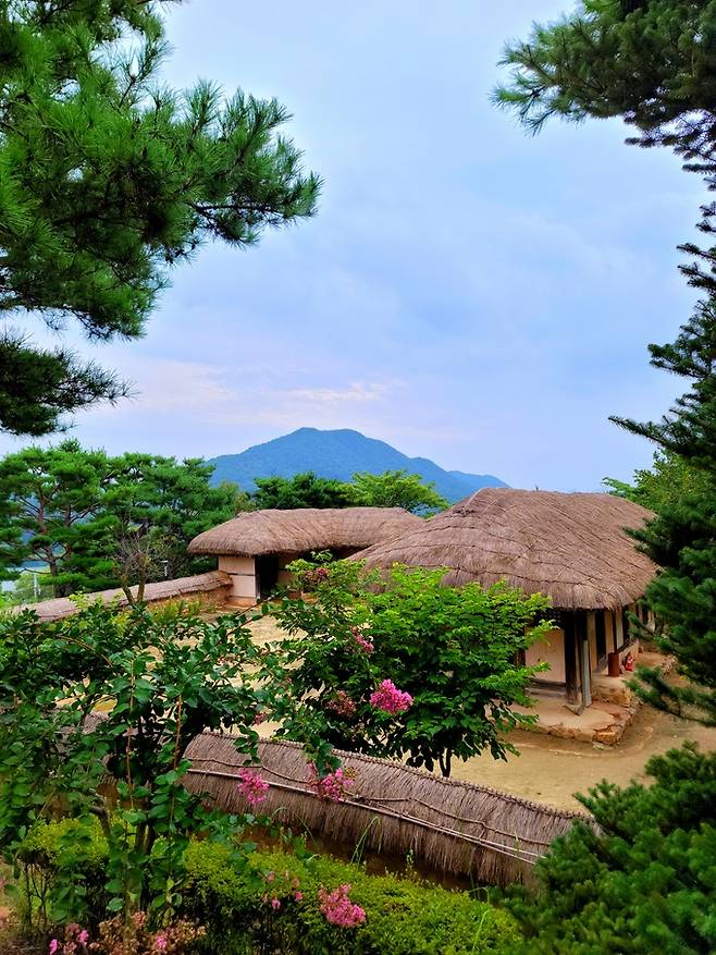 문의문화재단지 초가