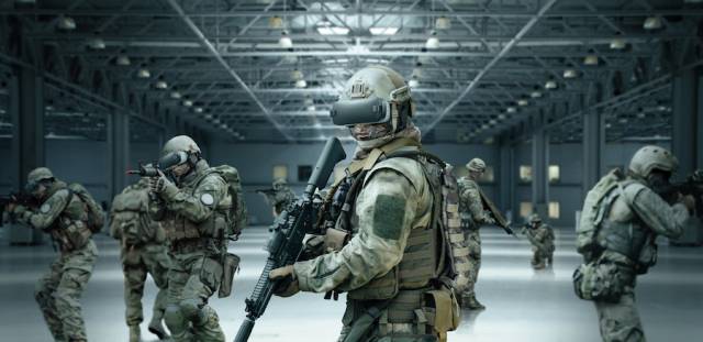 병사들이 삼성전자의 '기어VR'을 착용하고 가상의 전장환경을 체감하며 훈련하는 이미지. 삼성전자는 이처럼 휴대용 가상현실 시현장비 등을 개발해 미군을 비롯한 전세계 주요국 국방 당국에 납품하는 사업을 추진해왔다. 4차 산업혁명 기술분야에서 세계 최고 수준의 기술력을 갖춘 국내 대기업들이 차세대 국방훈련 체계 개발에 적극 참여할 수 있도록 국책연구과제나 조달 사업 등에 관한 기업 진입문턱을 정부와 군이 함께 풀어줘야 한다. /사진제공=삼성투모로우 영문홈페이지