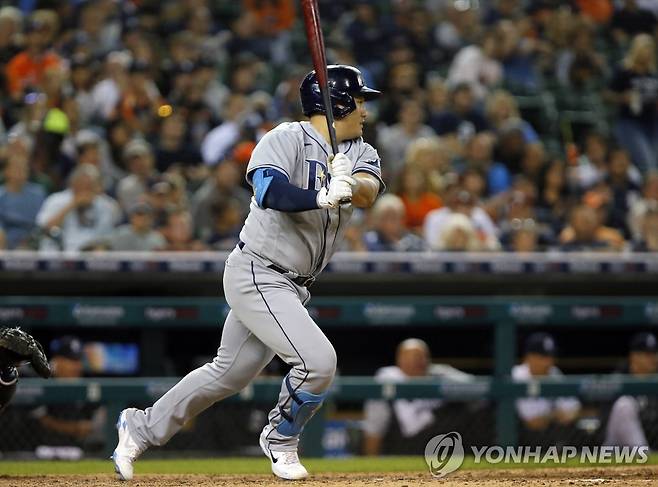 7회초 2사 만루에서 싹쓸이 2루타 때려내는 최지만 [AFP=연합뉴스]