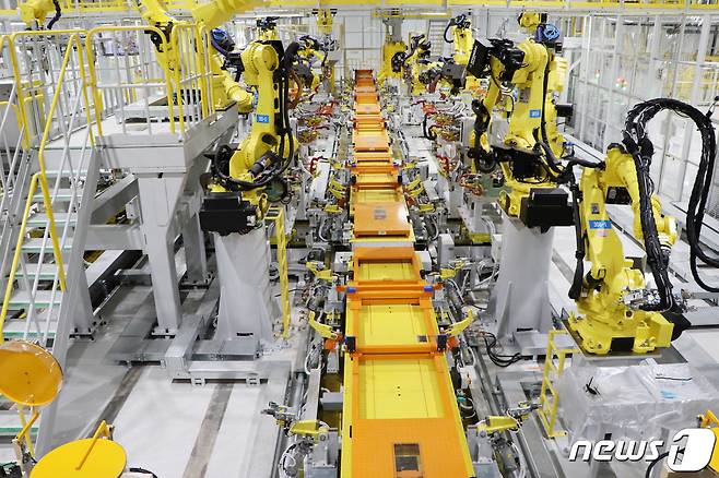 광주글로벌모터스 차체 공장 내부 로봇 모습.(GGM 제공)/뉴스1 © News1
