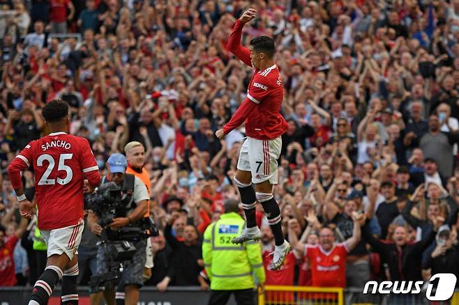 뉴캐슬전에서 멀티골을 넣으며 4-1 승리를 견인한 크리스티아누 호날두가 특유의 세리머니를 하고 있다. © AFP=뉴스1