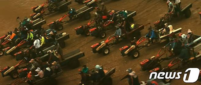 "영혼이 홀리는 느낌" "세금이 아깝지 않다." 머드맥스 편에 달린 누리꾼들의 댓글이다. 총 8편의 시즌2 영상 중 가장 큰 인기를 얻고 있다.© 뉴스1